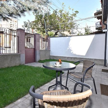 The Nut Guest House Jerevan Buitenkant foto
