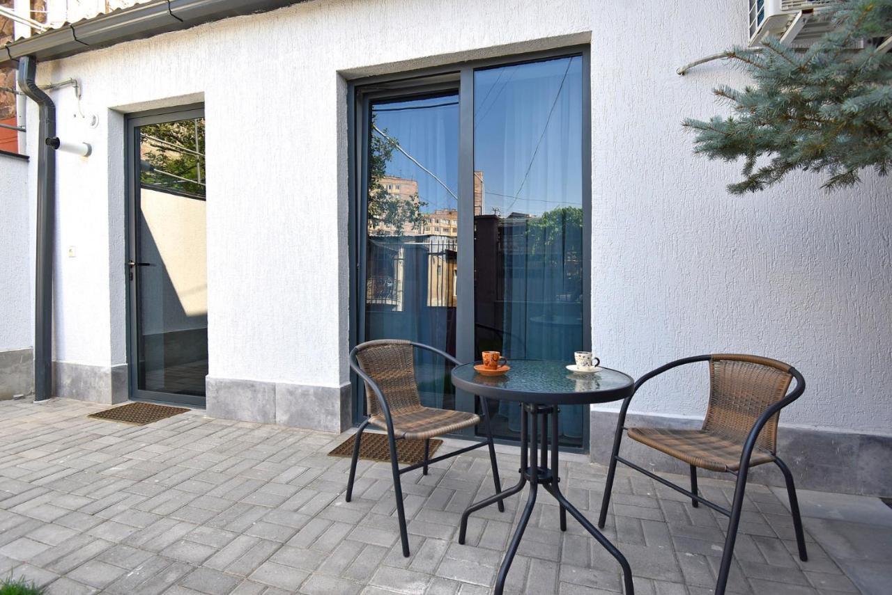 The Nut Guest House Jerevan Buitenkant foto