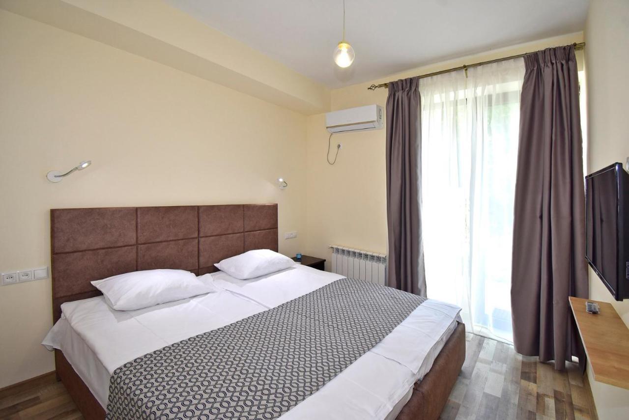 The Nut Guest House Jerevan Buitenkant foto