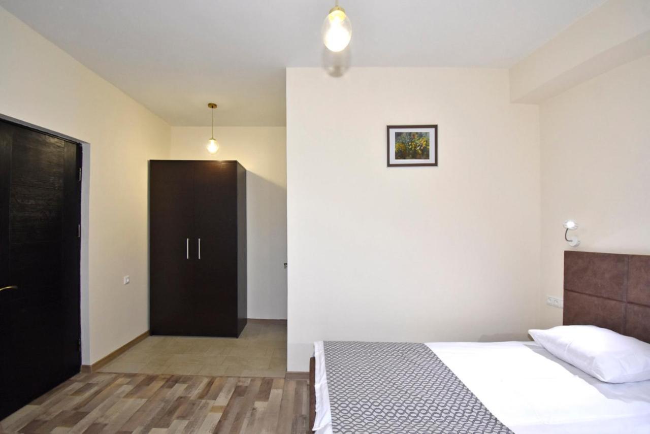 The Nut Guest House Jerevan Buitenkant foto