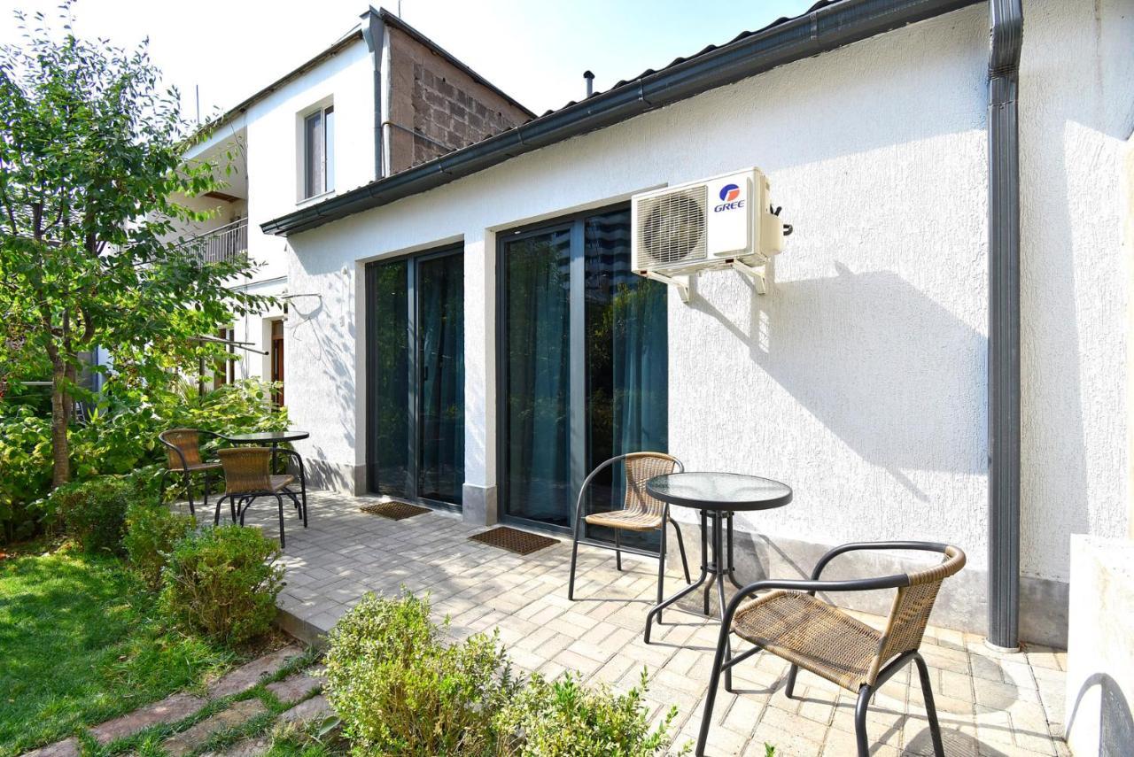 The Nut Guest House Jerevan Buitenkant foto