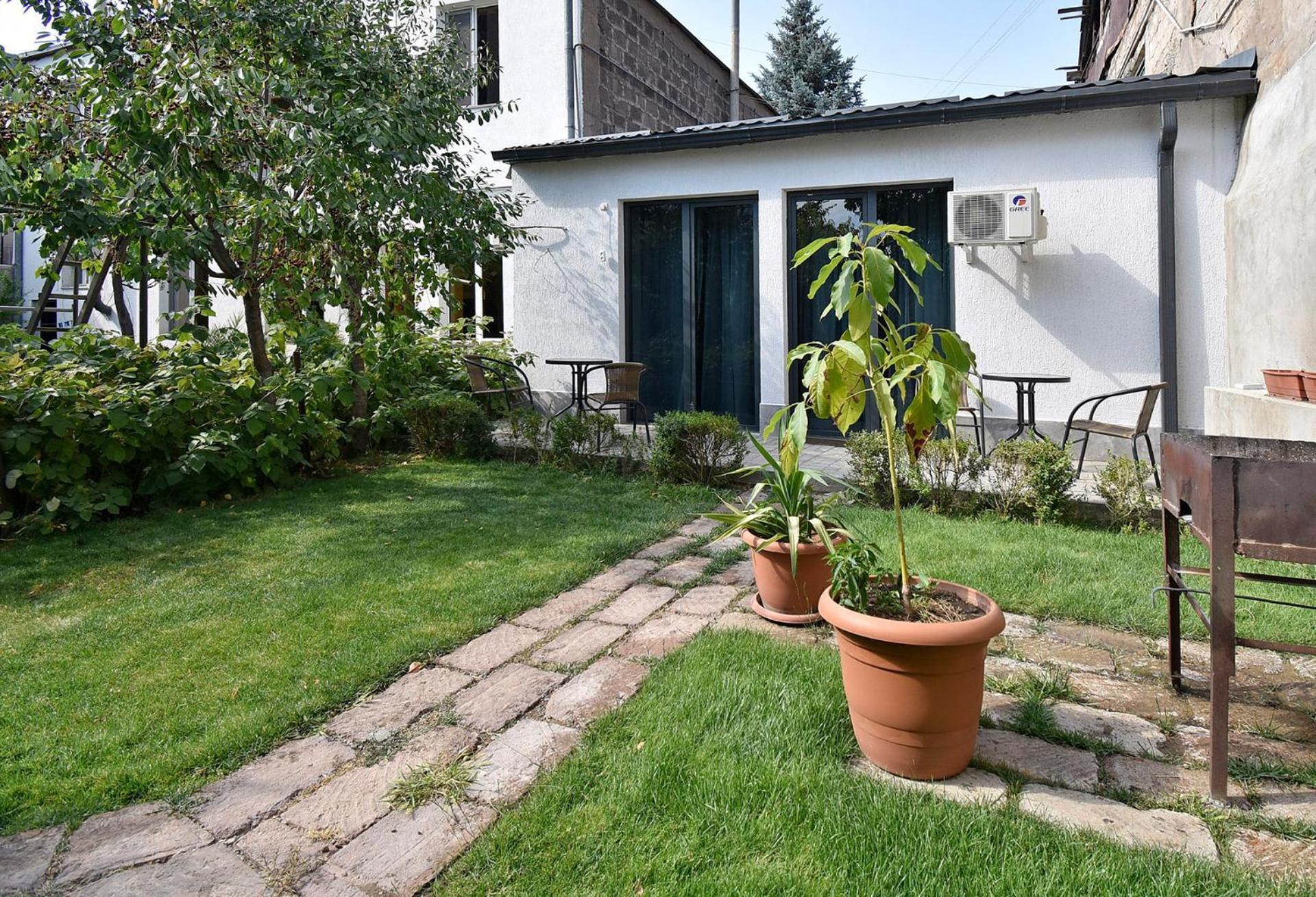 The Nut Guest House Jerevan Buitenkant foto